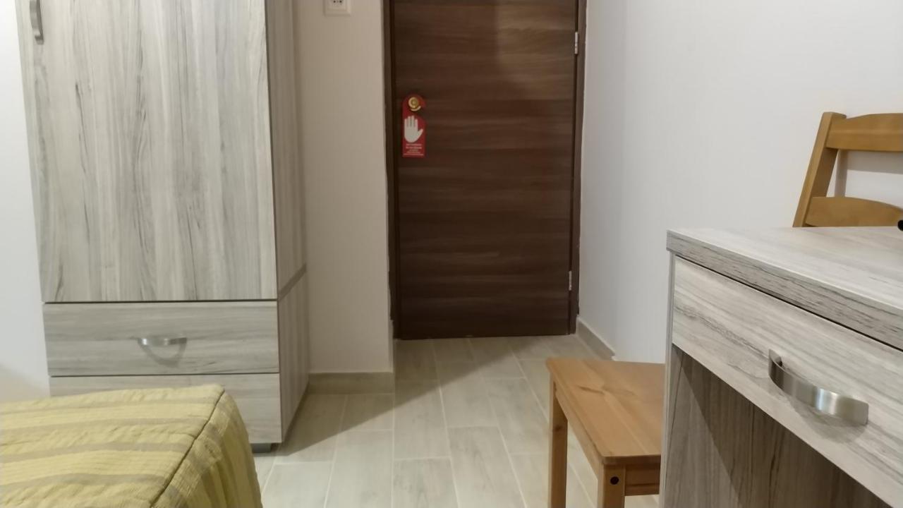 豚草套房酒店 雅典 外观 照片