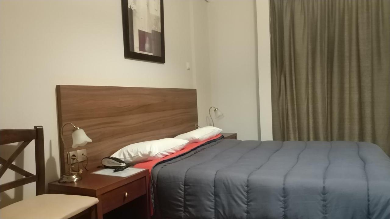 豚草套房酒店 雅典 外观 照片